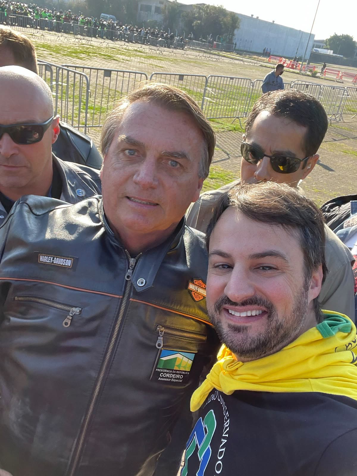 Pedri com Jair Bolsonaro na motociata